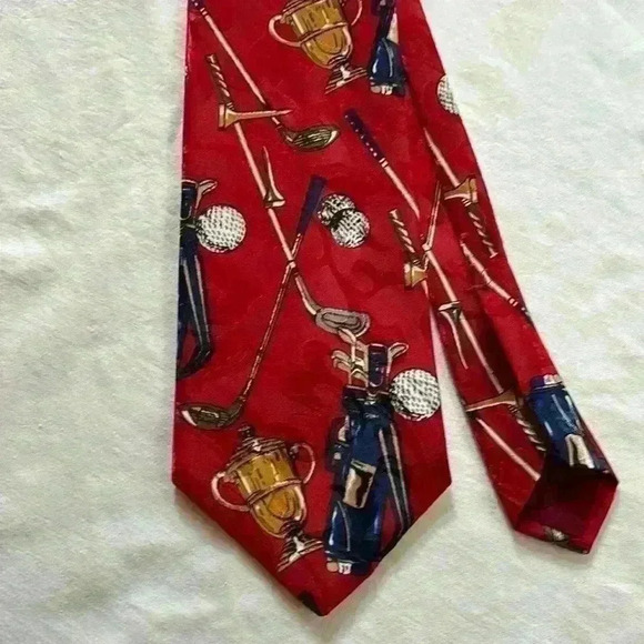 Men’s Tie W/Golf Motif Red Background Sky Bend Country Club Polyester - Picture 1 of 2